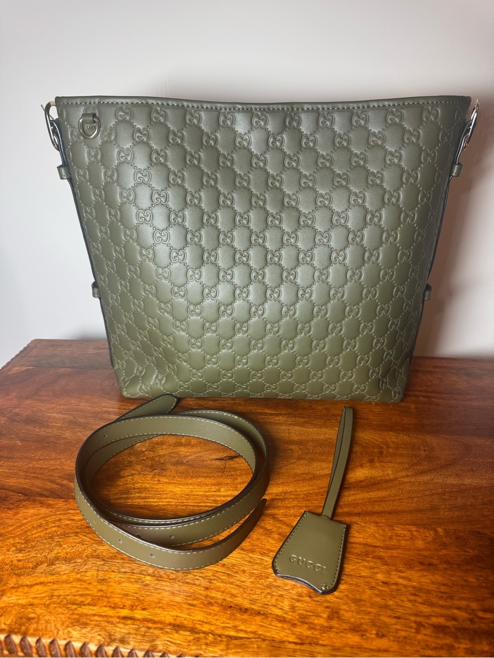 Olive Green Shoulder Bag. No brand.